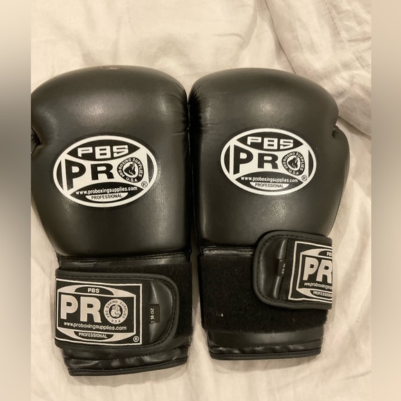 BOXING GLOVES Other Pro Boxing Pltcg 4 Oz Boxing Gloves Black Poshmark